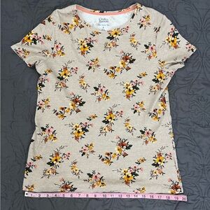 Croft & Barrow The Classic Tee Size Medium Cream colored tee with floral design.